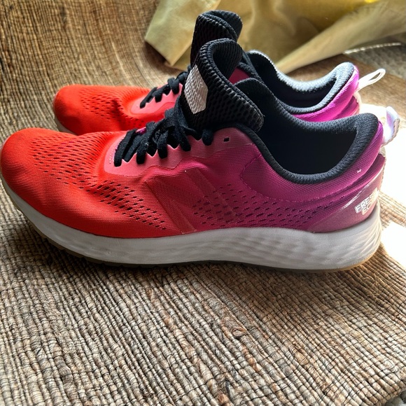 New Balance Fresh Foam Arishi; Wms 10; Ombré Athletic Shoes! - Picture 6 of 8